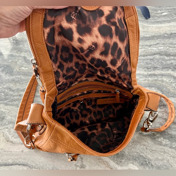B Makowsky camel color crossbody bag - Picture 4 of 7